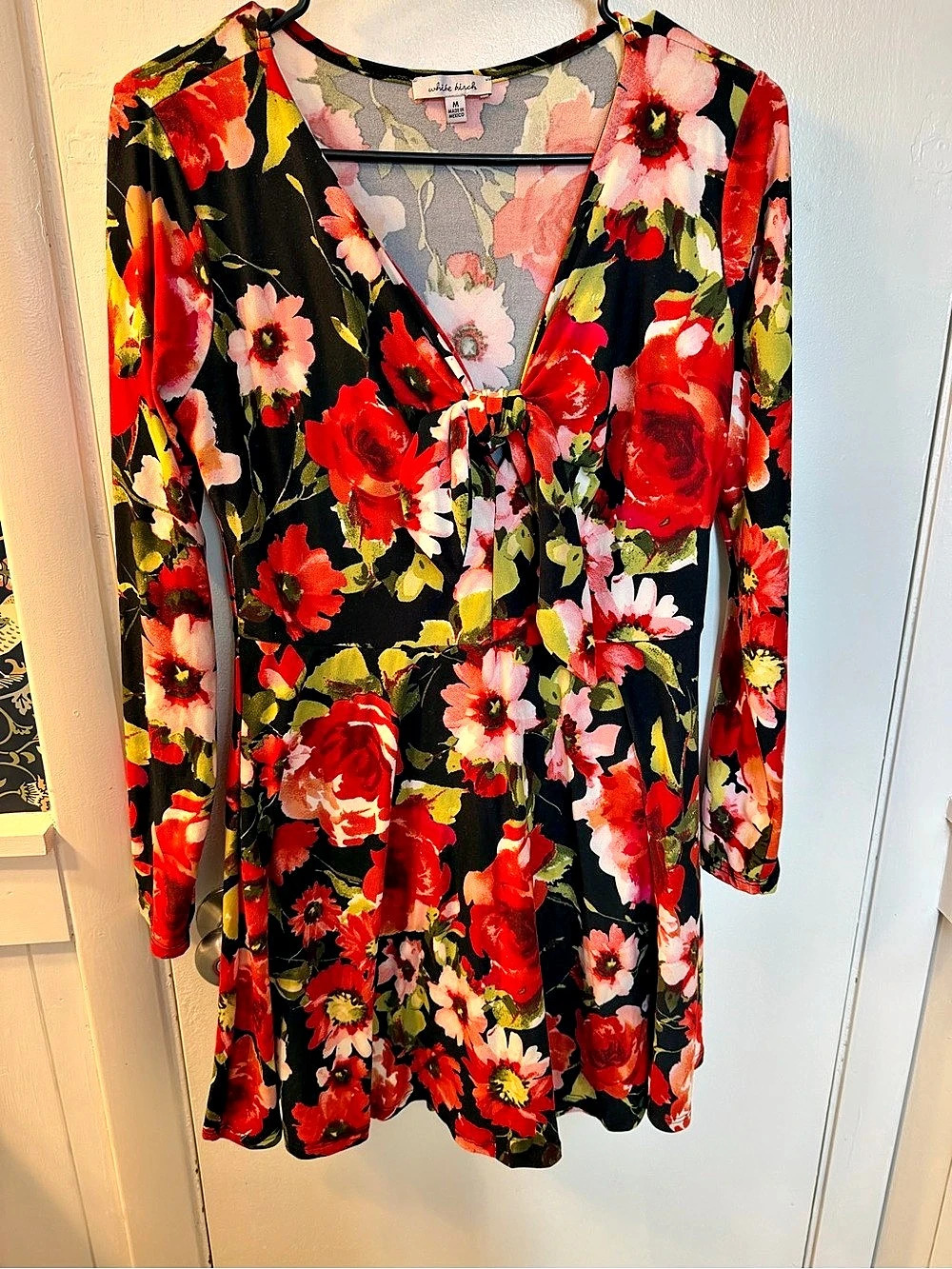 white birch Floral Tie Front Mini Dress in Black & Red Size Medium